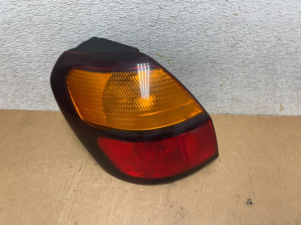 Luz trasera izquierda conductor Subaru Legacy Outback 2001 a 2004 Q6649 DW Foto 2 de 4