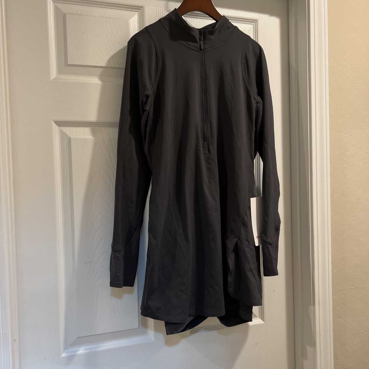 NWT Lululemon Nulux Long Sleeve Tennis Dress Graphite Grey GGRE Size : 8 NWT Lululemon Nulux Long Sleeve Tennis Dress Graphite Grey GGRE Size : 8