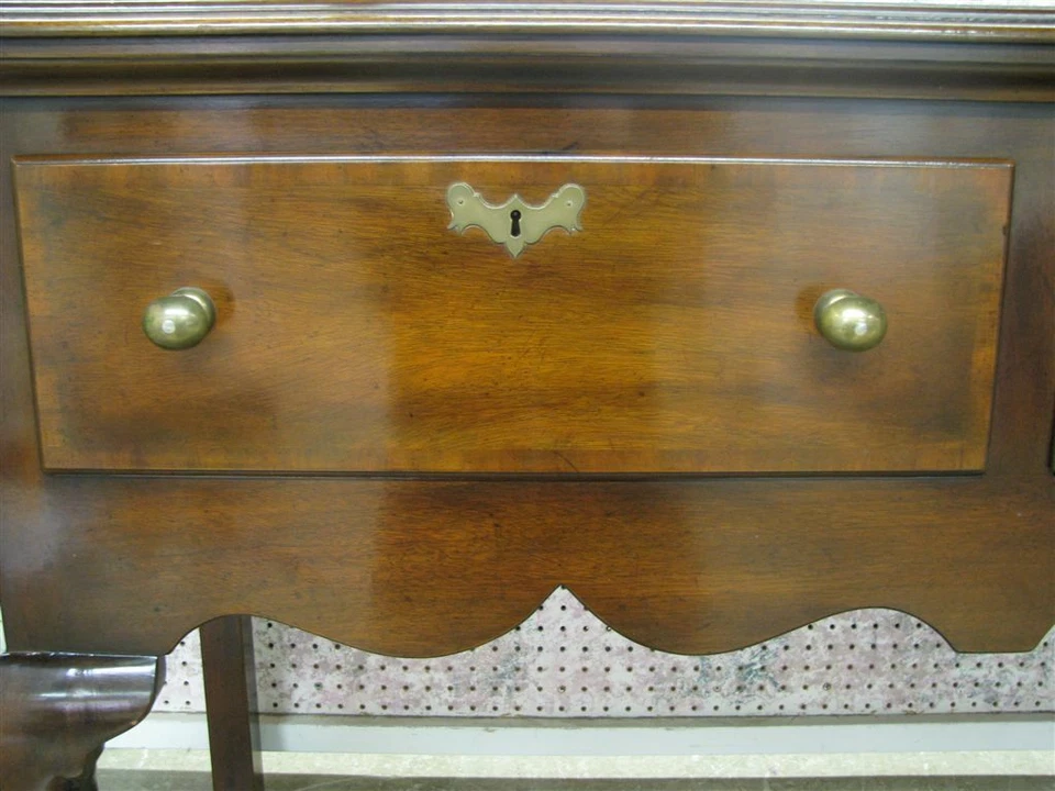 Aparador baixo Kittinger Colonial Williamsburg mogno Queen Anne; Estado perfeito CW148 - Imagem 4 de 4