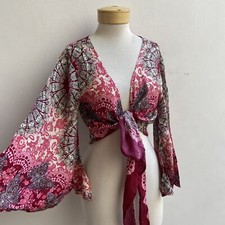 Women  s 70s inspired Butterfly Sleeve Stop, Vibrant Colors And Bohemian Pattern