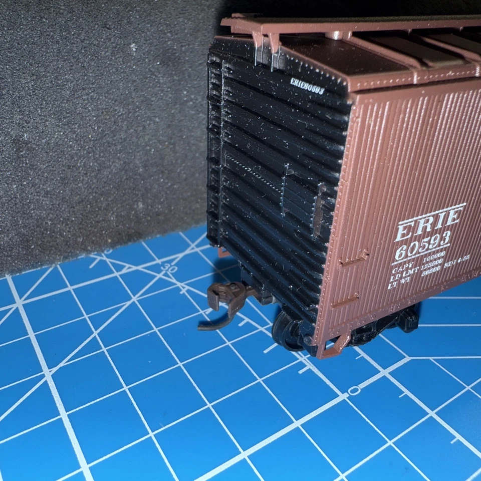 Athearn 5232 Erie 40 ft Wood Sheathed Boxcar 60592 HO Scale - Image 2 of 4