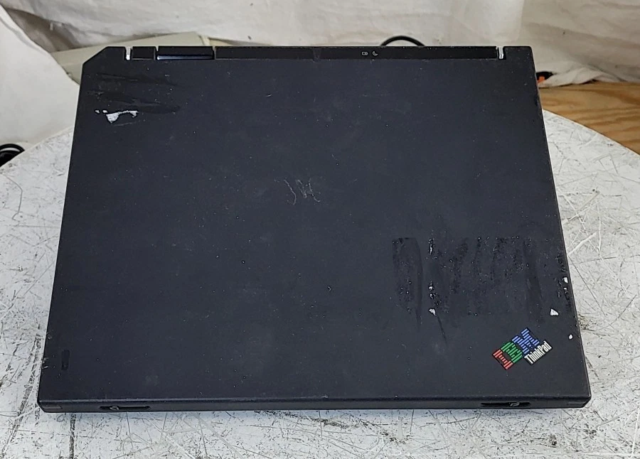 IBM Thinkpad T30 2366-81U Laptop MOBILE PENTIUM 4 - M 512MB 40GB SEE NOTES - Image 3 of 4