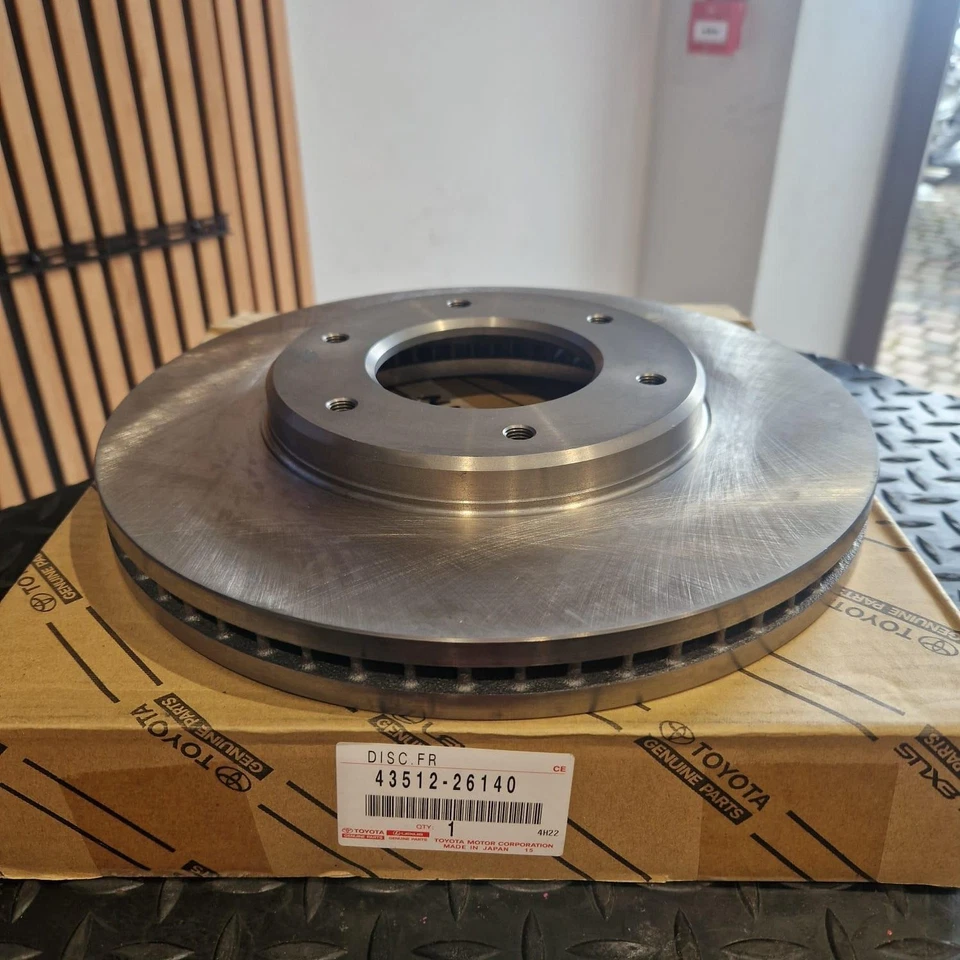  NEW GENUINE TOYOTA GRANVIA HIACE  FRONT BRAKE DISCS & PADS SET 1997-2002 - Image 2 of 2