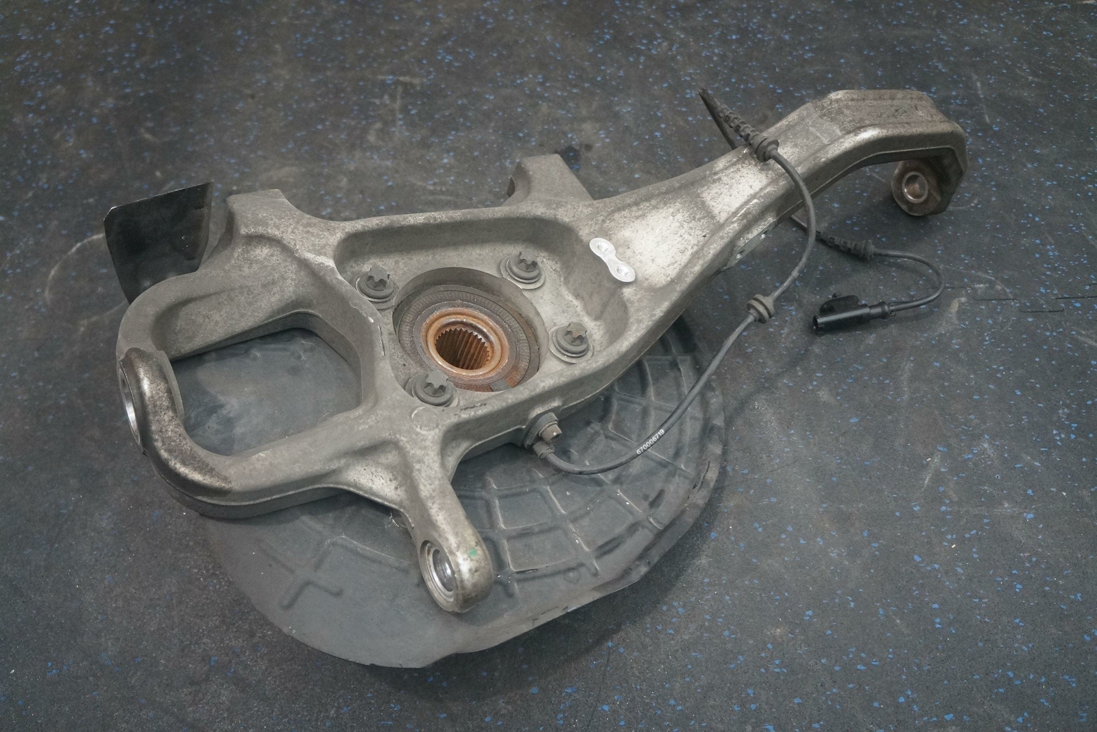 Front Right Spindle Knuckle Hub AWD 670003578 Maserati Quattroporte S Q4 2014