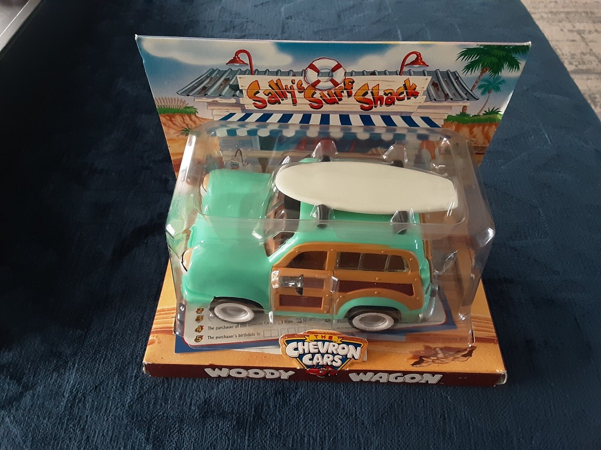 The Chevron Cars Vintage '99 Woody Wagon, Surfboard, Eyes Move