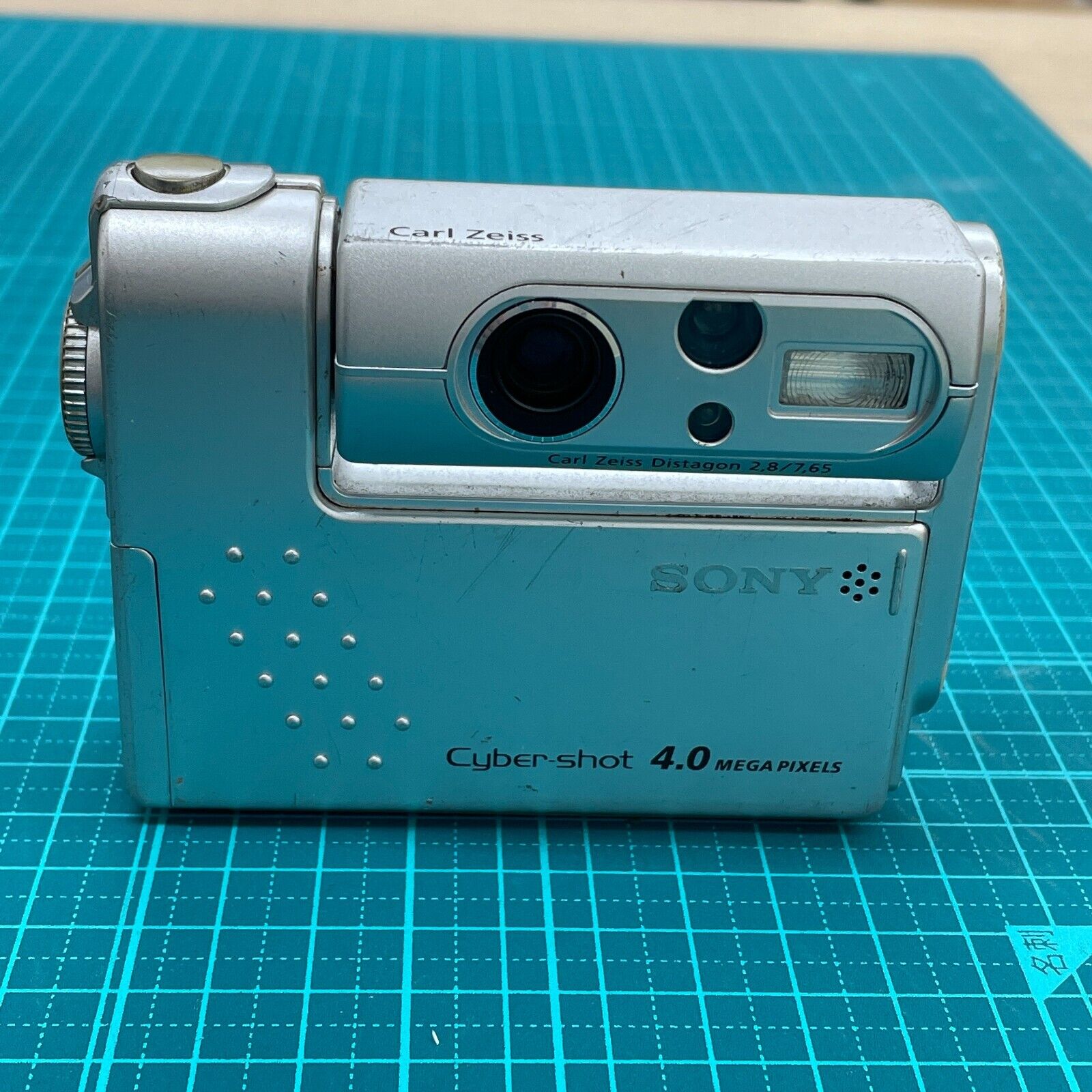 ストラップ【美品】SONY Cyber−Shot サイバーショット DSC-F77