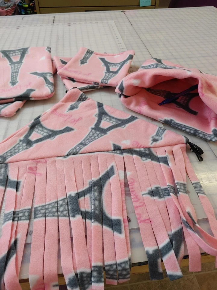 FREE CUDDLE SACK with liner-Eifel Tower- Beds- Corner Hidey-Tunnels-corner hidey - Image 2 of 4