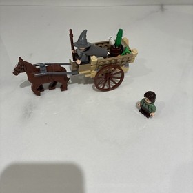LEGO Gandalf Arrives Lord of the Rings 9469 with Gandalf and Frodo Minifigures
