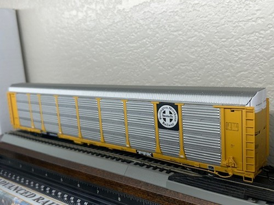 #ad BNSF BURLINTON NORTHERN 89ft BI LEVEL ENCLOSED AUTO CARRIER HO SCALE GOLD NEW $87.95
