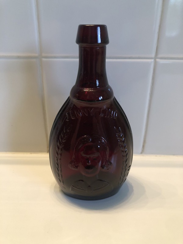 Jenny Lino Red Glass Bottle Swedish Nightingale Wheaton New Jersey 5.5 Tall