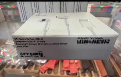 Genuine Apple EarPods  (USB-C) MTJY3AM/A  White. Sealed in Box Lot of 10!
