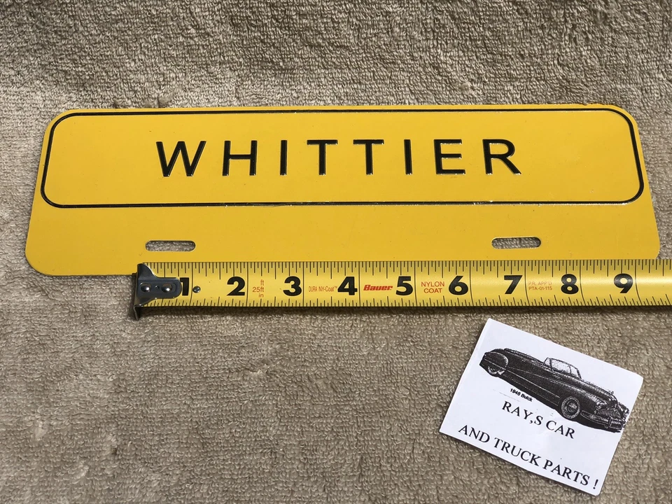 NUEVO TOPPER DE MATRÍCULA UNIVERSAL WHITTIER. Foto 2 de 4