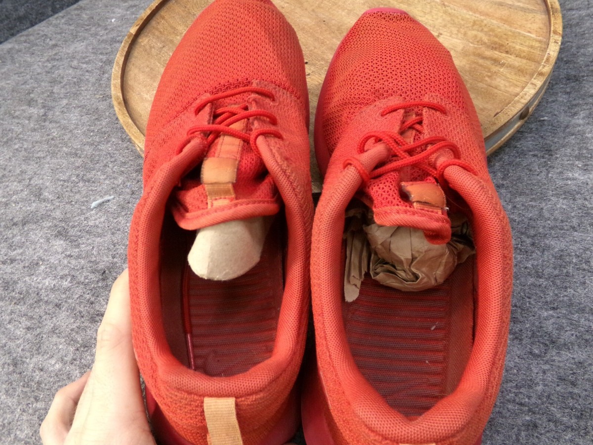 nike roshe one triple red