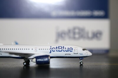 Gemini Jets 1:400 JetBlue Airbus A220-300 N3044J (GJJBU2182) Model
