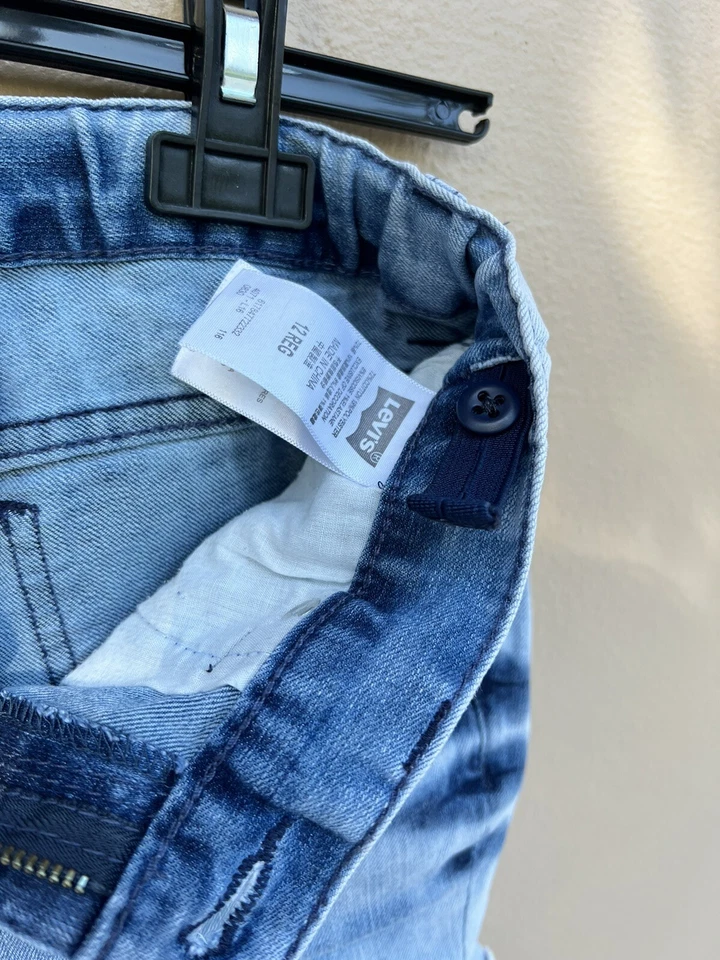 Shorts jeans feminino Levi's Boyfriend tamanho 12 cintura ajustável regular aba vermelha  - Imagem 4 de 4