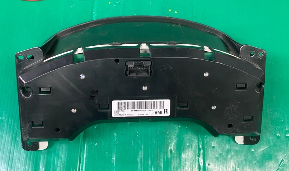 Cuadro de instrumentos velocímetro Chevy Express 2500 2020-2024 8 k millas 28685703 Foto 3 de 3