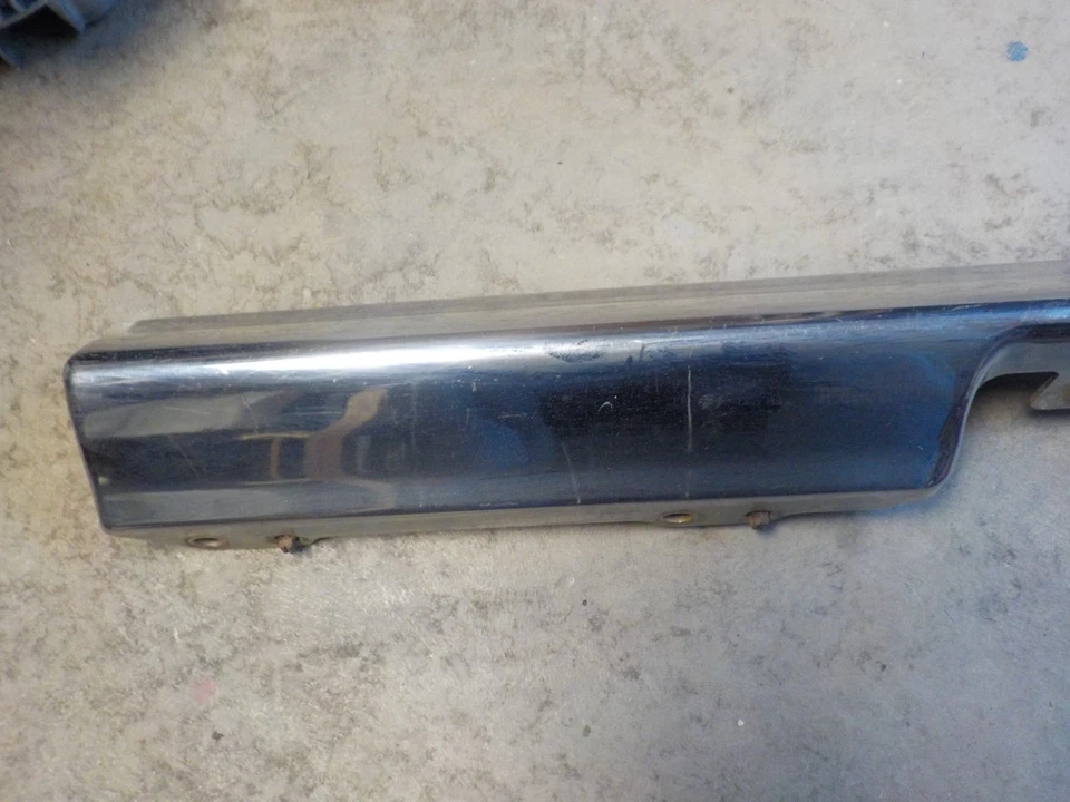 Barra de parachoques central trasera Chevrolet 1963 Impala/Bel-air/Biscayne original. Foto 2 de 4