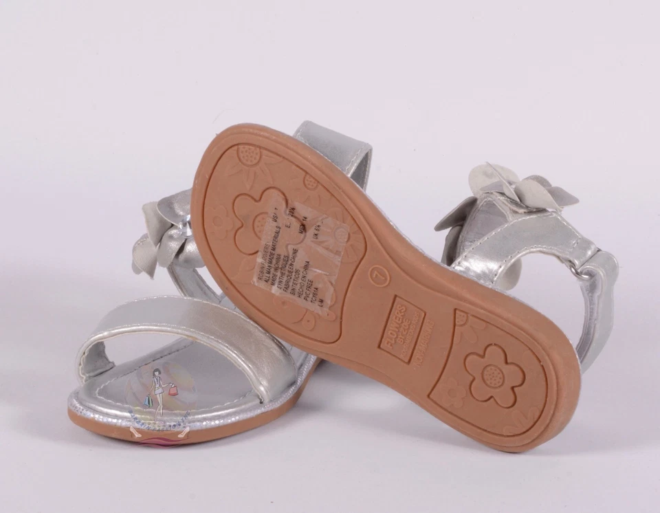 Sandalias plateadas Flowers by Zoe para niñas talla 7 EE. UU. / 23 UE $48 NUEVAS SIN CAJA Foto 4 de 4
