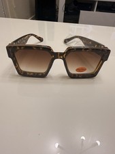 CELINE CL40172U Sunglasses Oversized Square Tortoiseshell Brown Frames