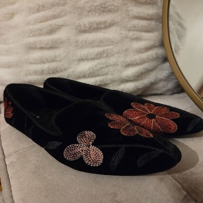 Women's Birdies Black Velvet Floral Embroidered Loafers Size 8