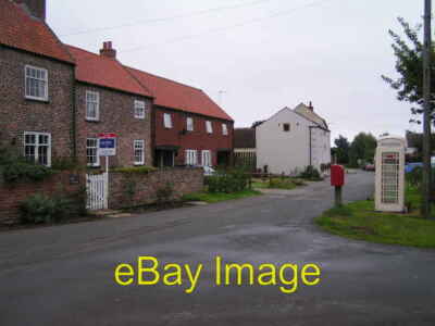 Photo 6x4 Weel near Beverley Viewpoint approx. TA063394 looking east. Wee c2005