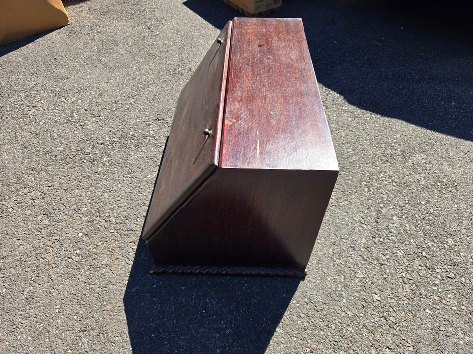 Antiguo gabinete de maquillaje de caoba hecho a mano, Indonesia, tocador vintage único  Foto 2 de 4