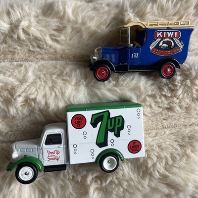 Vintage Spielzeugauto Days Gone Collection X 2 Werbung 7-Up und Kofferraumpolitur