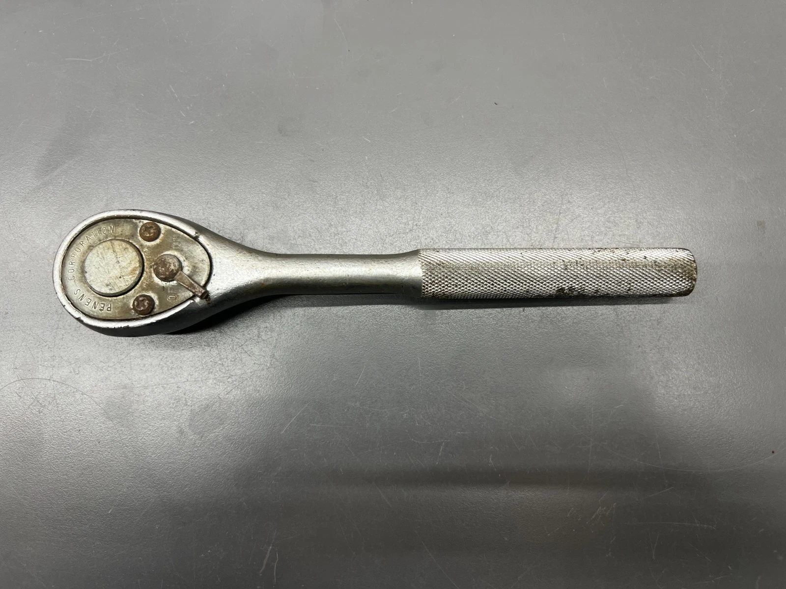 (d) VINTAGE PENENS CORP. 1/2" DRIVE KNURLED RATCHET - TESTED VG - USA