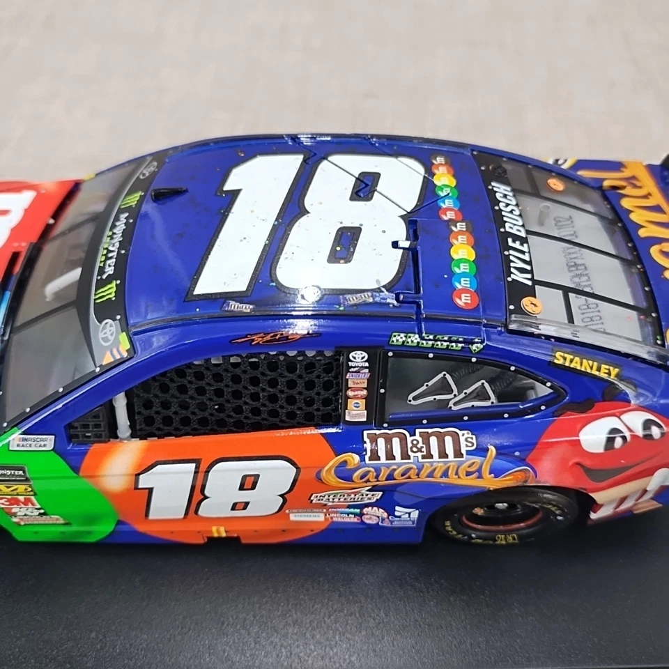 1:24 Lionel Action Diecast Kyle Busch #18 M&M's Caramel 2018 Pocono Win Camry LE Foto 3 de 4