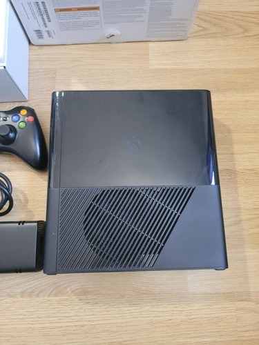 Xbox 360 E 4GB Console With Box *Tested* - Picture 3 of 17
