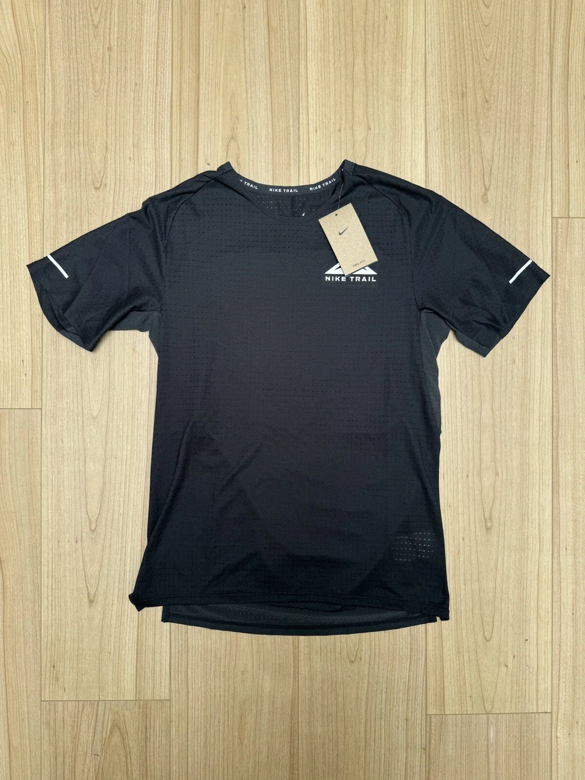 Nike Trail Solar Chase Short-Sleeve Running Shirt DV9305-010 Mens Sz S