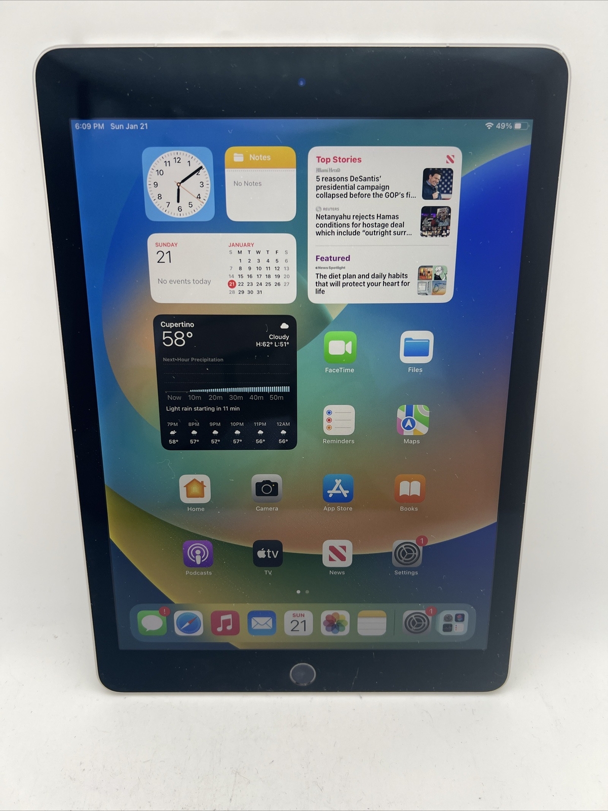 Apple iPad Pro 1st Gen. 128GB, Wi-Fi + 4G (Verizon), 9.7 in - Silver-image