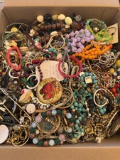 MIXED JEWELRY LOT CRAFT REPAIR, RESELL, REPURPOSE, VINTAGE TO NOW! 20 POUNDS