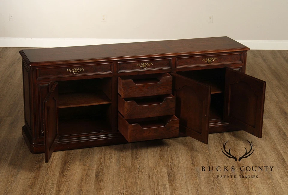 Aparador buffet Henredon Four Centuries French Country Oak Foto 4 de 4