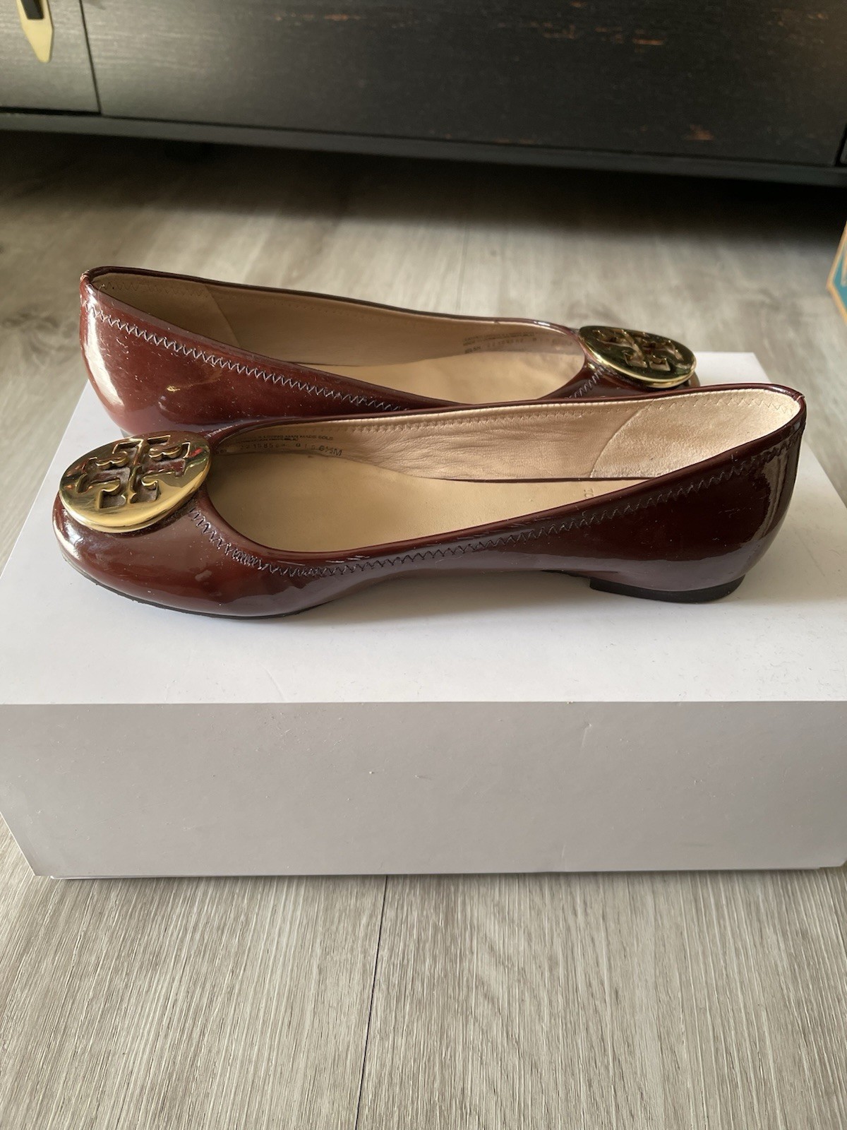 Tory Burch Burgundy Patent Leather Ballet Flats Logo Cap Toe Women's Shoes thumbnail 5
