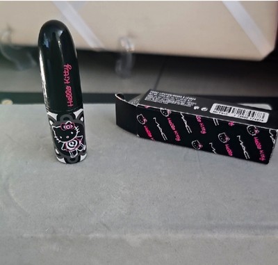 New In Box Limited Edition/Discontinued Hello Kitty  Lipstick STRAYIN Frost-MAC