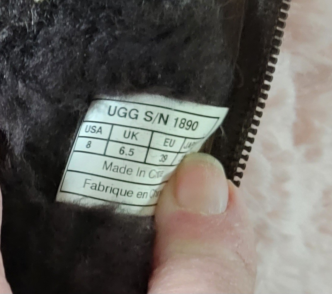 Suede UGGS - image 4