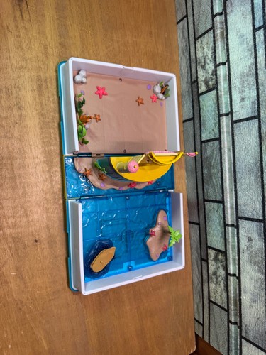Disney The Little Mermaid 1996 Ariel & Jasmine Pop-up Book Poly Pocket Playsets - Picture 9 of 19
