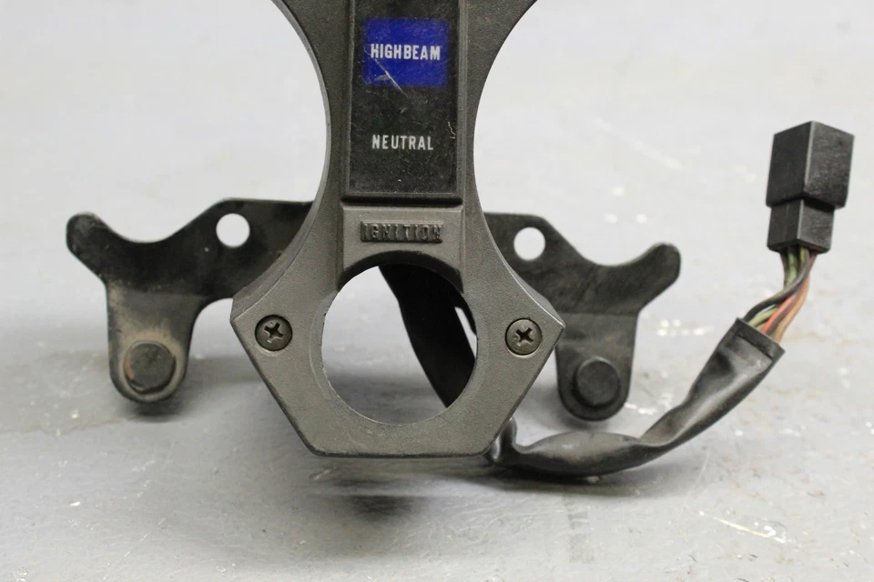 Kawasaki KZ440B 1981 caja piloto giro neutro haz de carretera moldura de encendido Foto 3 de 4