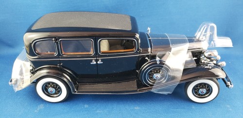Danbury Mint 1932 Cadillac V-16 Fleetwood Sedan 1:24 Diecast - Picture 7 of 7