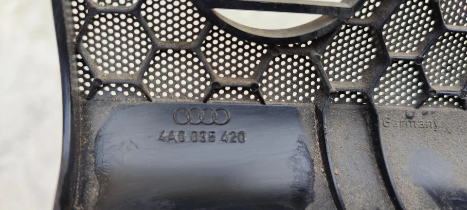 AUDI 100 / A6 - grille haut parleur porte passager - Photo 2/2