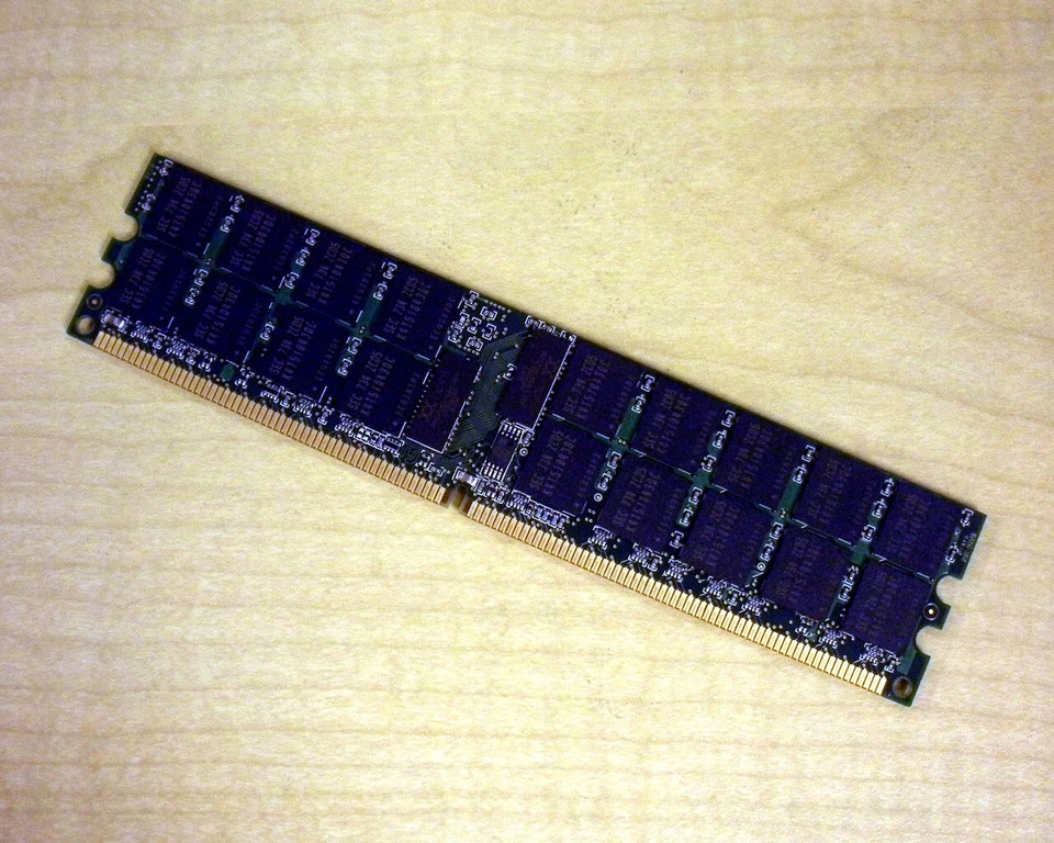 Sun 501-7792 2GB DDR2 667 CL5 ECC Reg Memory Module - Image 2 of 2