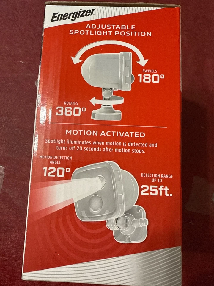 Foco LED activado por movimiento Energizer 400 lúmenes resistente a la intemperie Foto 2 de 4