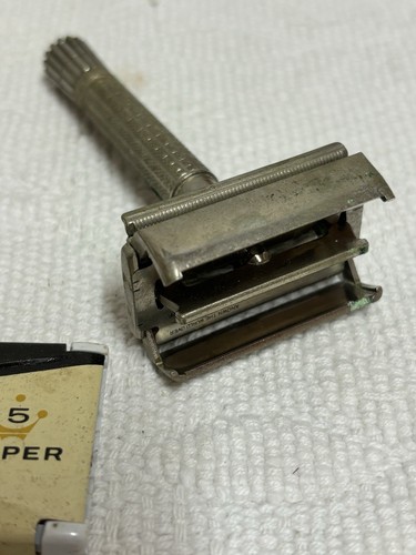 Rasoio di sicurezza vintage Gillette - Made in USA, Dble Edge Twist to Open Xtra Blade - Foto 2 di 6