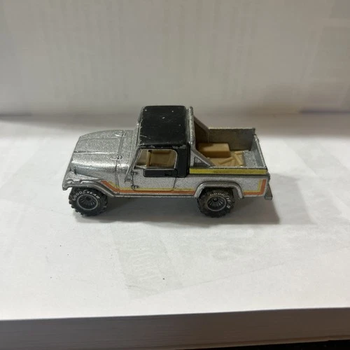 Hot Wheels Real Riders 1983 Jeep Scrambler Rubber Tires 4x4 Truck -Excellent