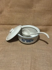 VTG Pfaltzgraff Yorktowne 2 Qt Casserole Baking Dish With Lid and ladel