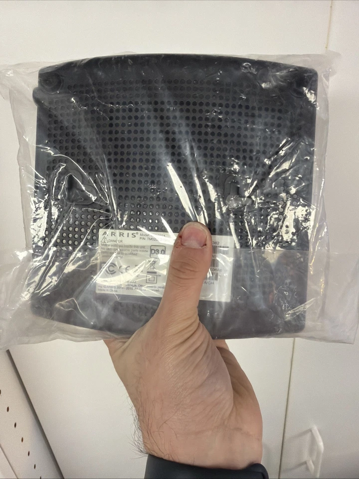 Módem por cable de telefonía Arris TM1602A Docsis 3.0 para Charter Optimum Cablevision Foto 2 de 4