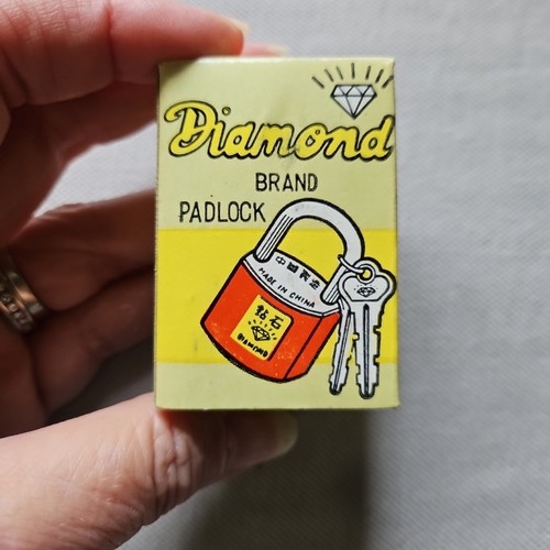 Vintage Diamond GREEN 1 1/2 Padlock Small Lock and Key MINT IN BOX - Picture 8 of 12