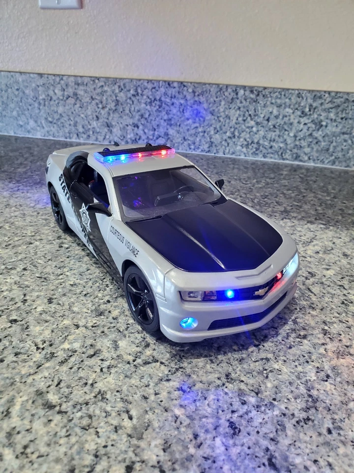 Arizona State Trooper Chevrolet Camaro w/ All Flashing Lights - Image 3 of 4