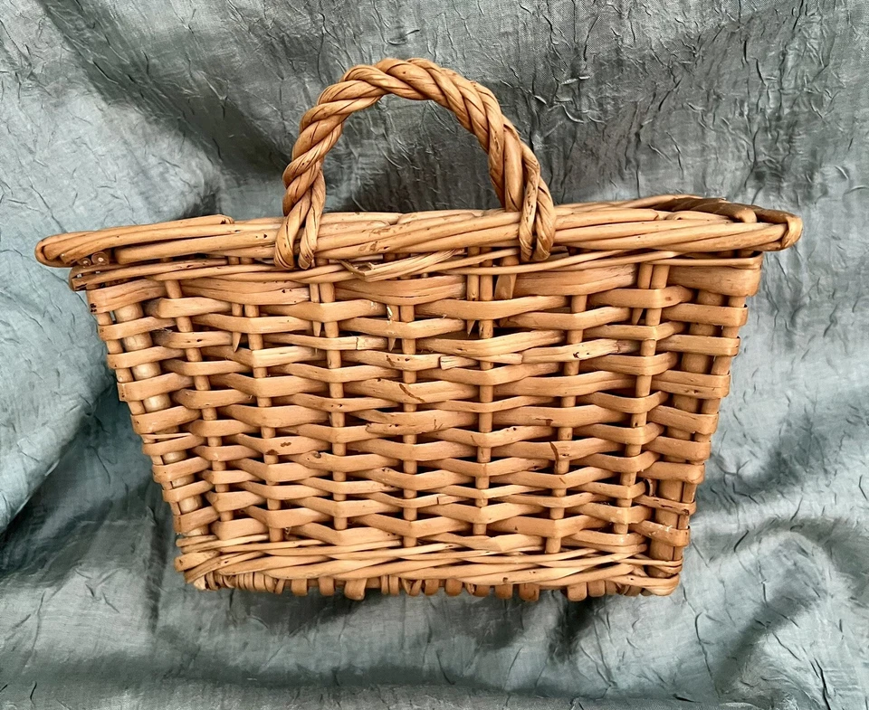 Vintage Woven Wall Basket Wedge Flower Wicker Retro Antique BOHO 10x6x6 - Image 4 of 4